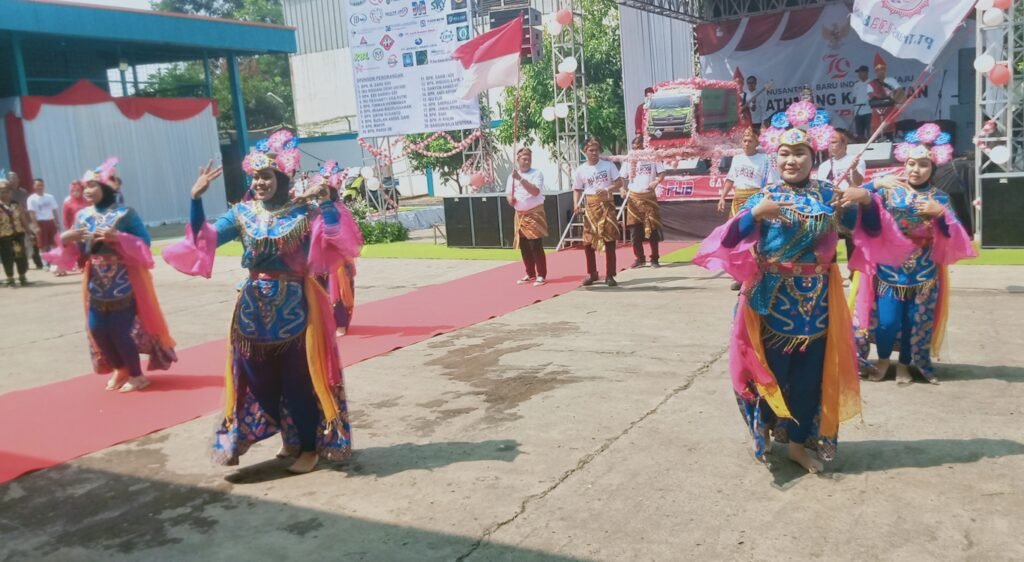 IMG_20240922_135634-1024x562 Gelar Gathering Karyawan, Pemilik HZS Group Tebar Ratusan Hadiah