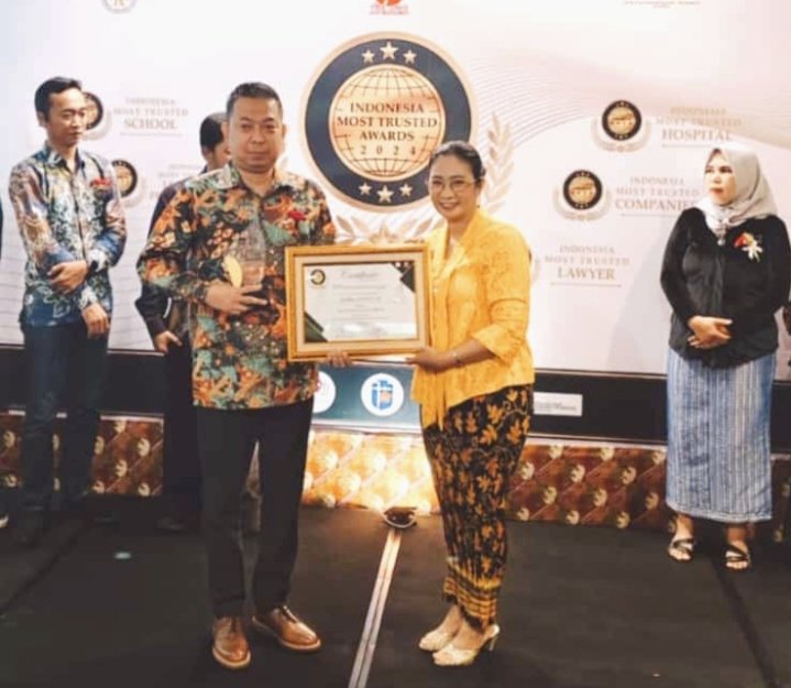IMG_20241221_091240 Kerja Profesional, Pimpinan BLUD UPTD PALD Kota Bekasi Diganjar Penghargaan