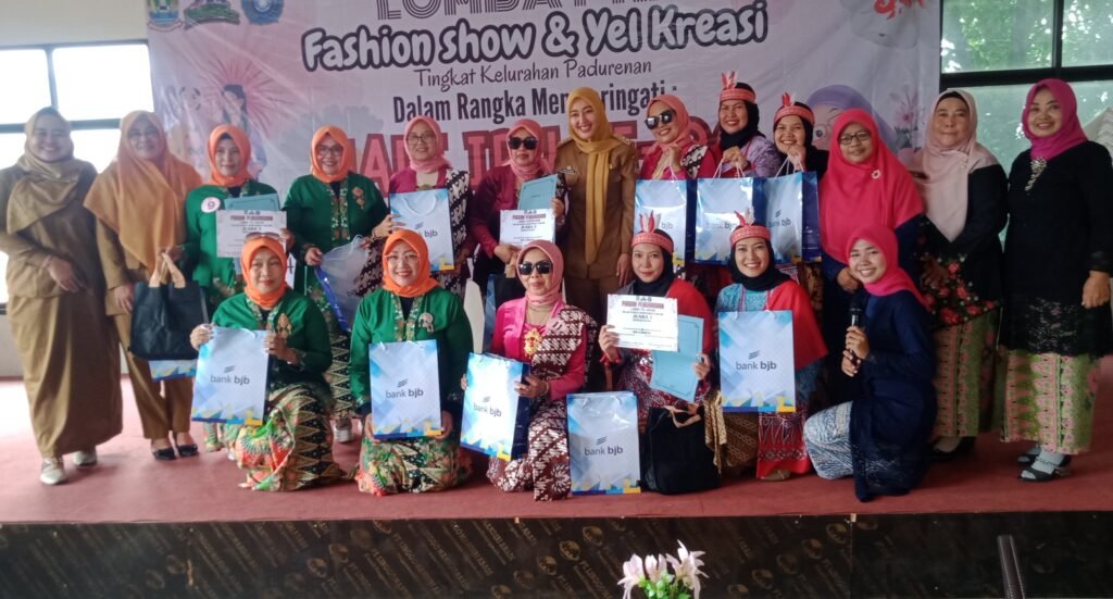IMG_20241225_153937-1024x551 Rayakan Hari Ibu, Kader PKK Padurenan Gelar Lomba Fashion Show dan Yel Kreasi