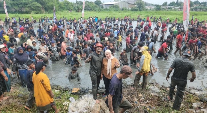 IMG_20250101_164441 Tebar 1 Ton Ikan, LPM Ciketingudik Ajak Masyarakat Bergembira Rayakan Tahun Baru Sembari Ngubek Empang