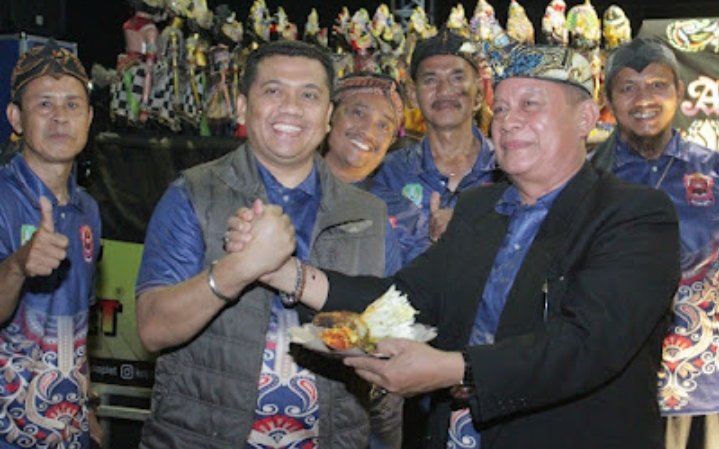 IMG_20250104_190628 Rayakan Milad Ke-2, Komunitas 'Ngawadul' Cikiwul Persembahkan Hiburan Wayang Golek Semalam Suntuk