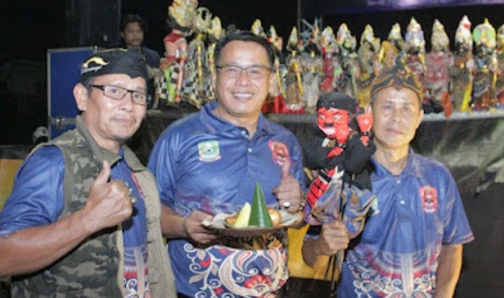 IMG_20250104_190646 Rayakan Milad Ke-2, Komunitas 'Ngawadul' Cikiwul Persembahkan Hiburan Wayang Golek Semalam Suntuk
